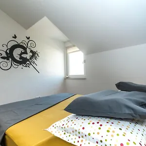  Apartment Tin